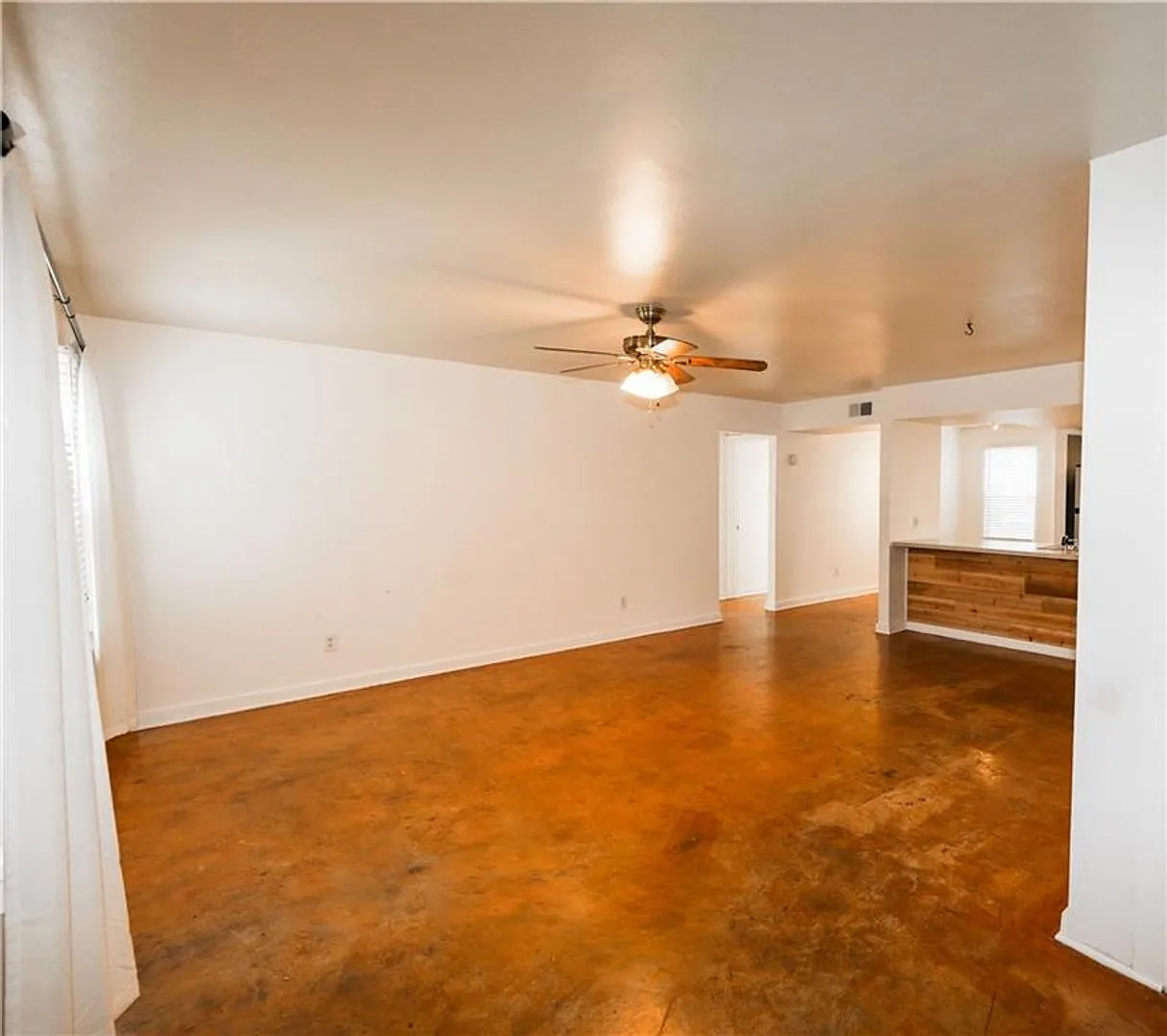 Clarkesville 2 Bed 1 Bath Available Now! — Photo 4