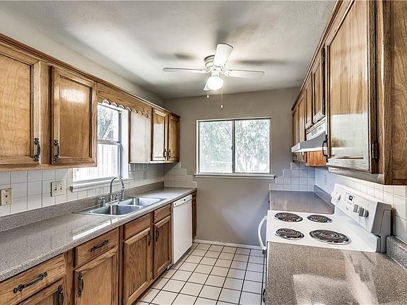 5th image of 3408 Westminster Dr