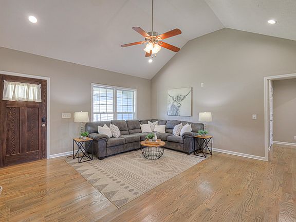 4th image of 106 Doak St