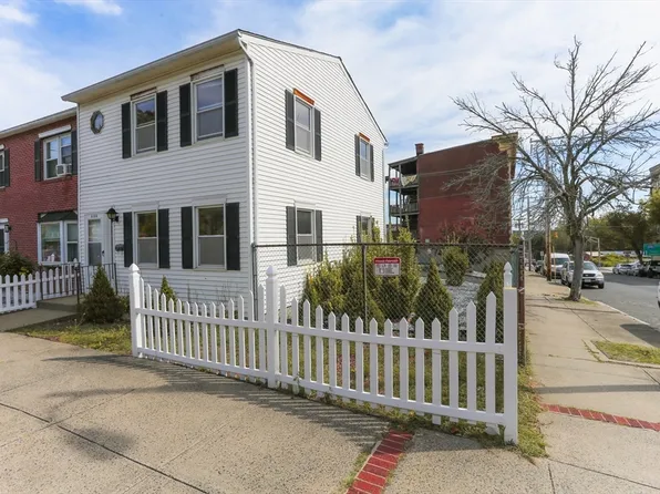 494 Maple St Unit 494, Holyoke, MA 01040