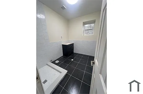 125 Brook St #1 Photo 1