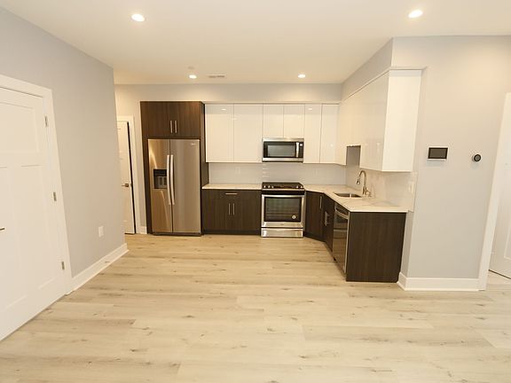 5th image of 818 Kennedy St NW Unit 9