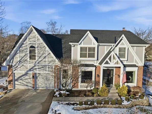 10506 Ballentine St, Overland Park, KS 66214