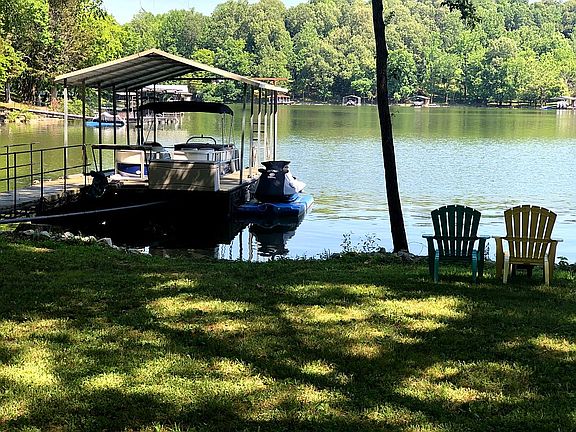 Dock with hydro port