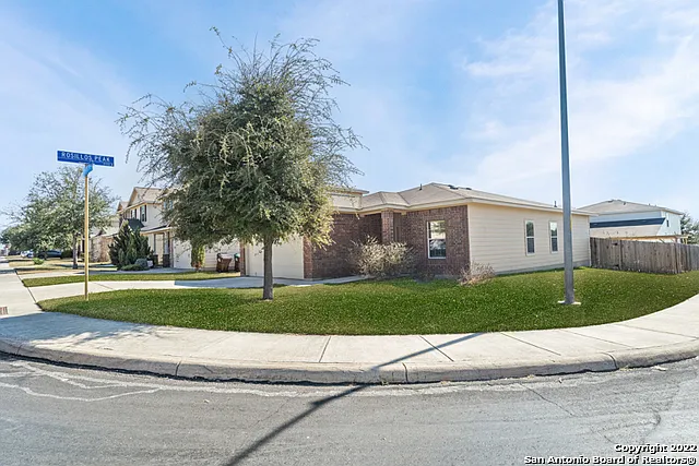 3 bed, 2.0 bath, 1610 sqft, $1,800 — Photo 2