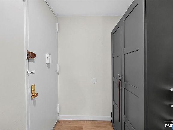 3rd image of 300 Winston Dr APT L22