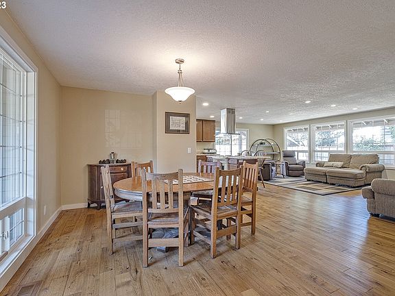 3rd image of 1125 NE 11th Ct