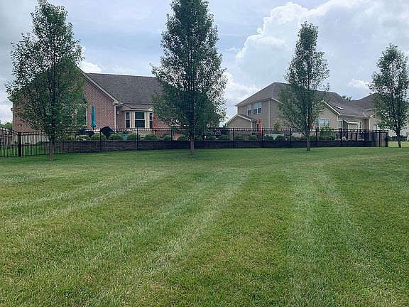 4th image of 992 Burgess Ct