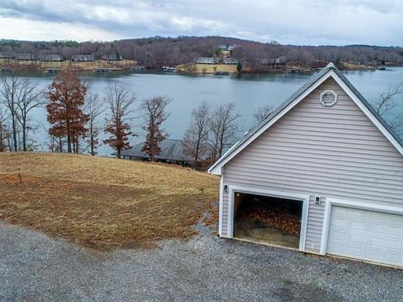 5th image of 1482 Pine Bluff Dr