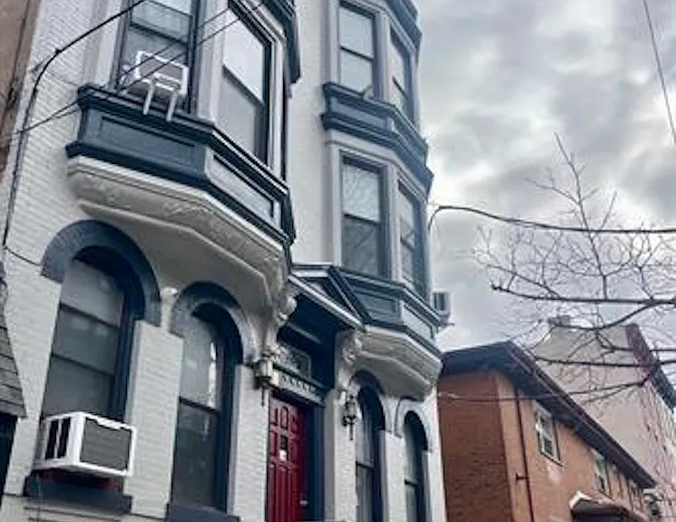 219 Park Ave #6 — Photo 1