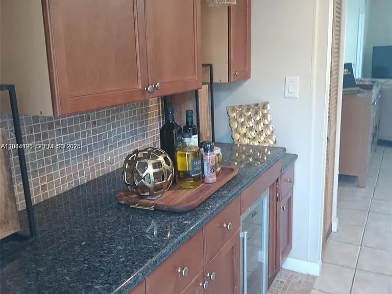 2821 Somerset Dr #312 — Photo 7