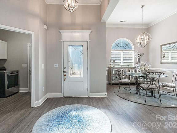 5th image of 269 Hillsborough Ln