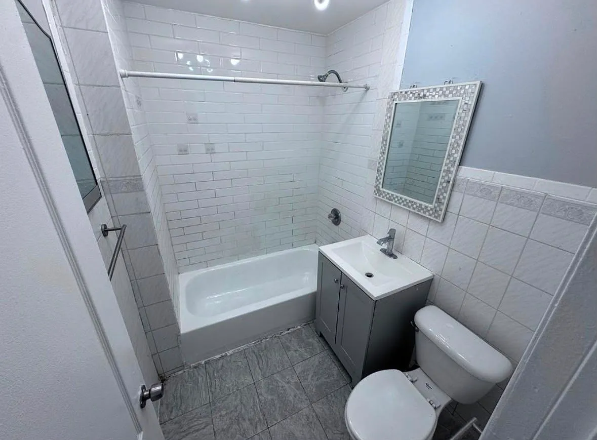 3 bed, 775 sqft, $2,400 — Photo 3