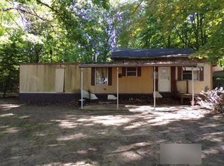 1043 Barcelona Dr, Weidman, MI 48893