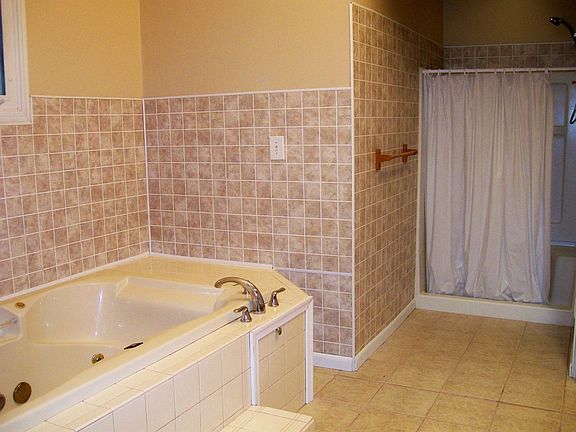 Huge main bathroom