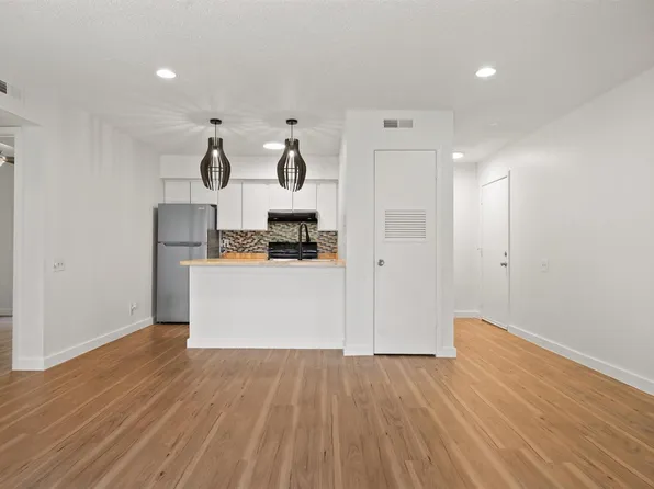 620 S 1st St APT 116, Austin, TX 78704