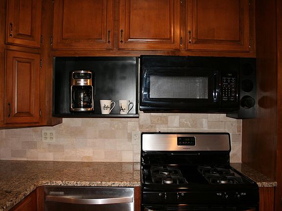 4th image of 3310 Patterson Dr