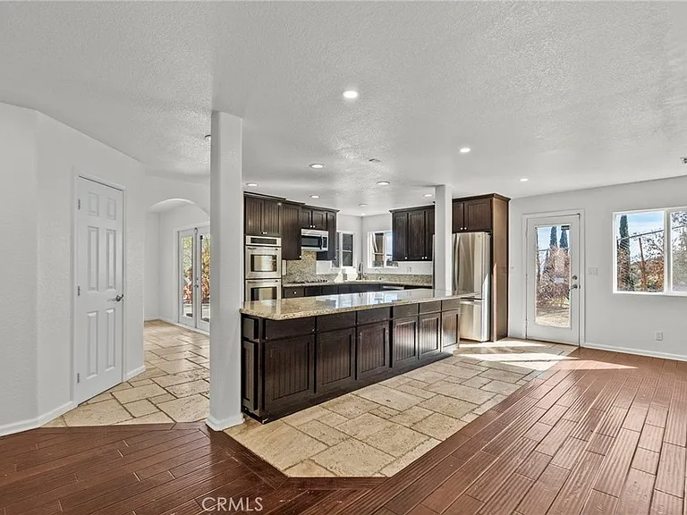 1138 Lakeview Dr — Photo 22