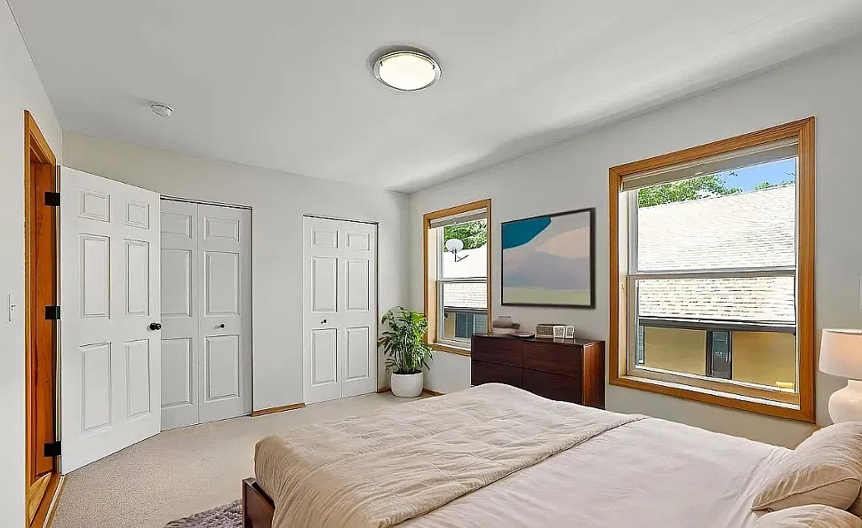 3 bed, 954 sqft, $1,410 — Photo 3