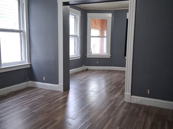 146 Chestnut Ave Floor 1