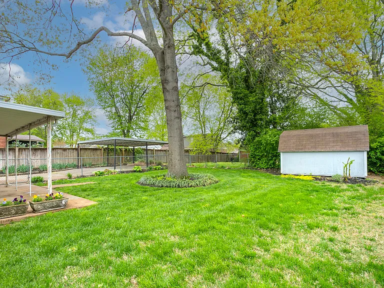 611 Shady Ln — Photo 35