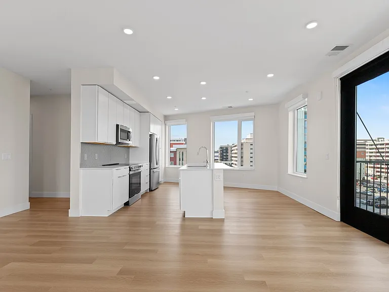 Frameline Apartments — Photo 33
