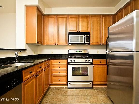 2nd image of 801 S Greenbrier St APT 201
