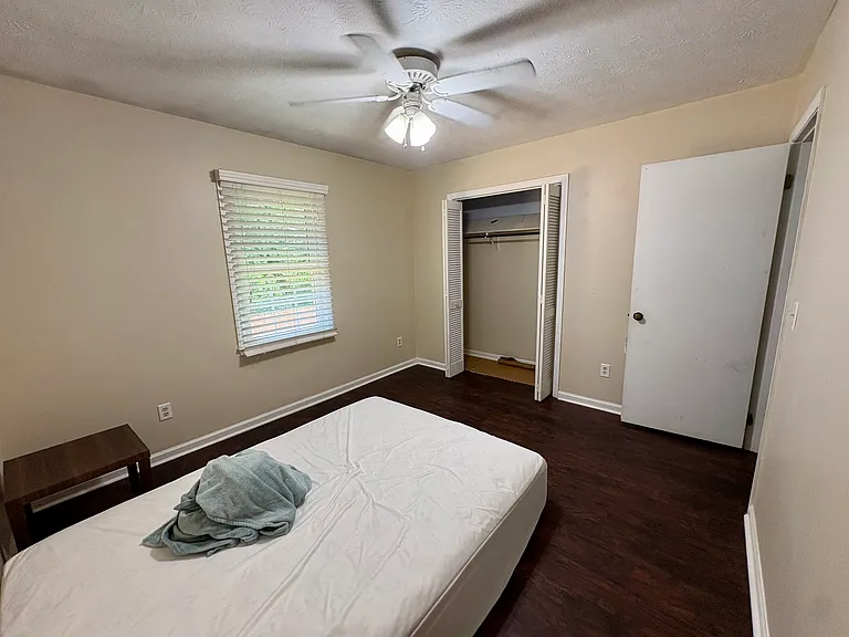 2720 Lakeview Dr — Photo 16