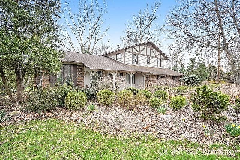 2850 Burritt St NW, Grand Rapids, MI 49504 Zillow