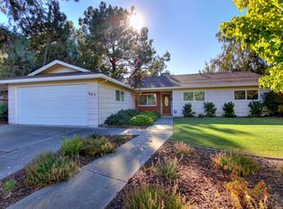 903 Los Robles St, Davis, CA 95618