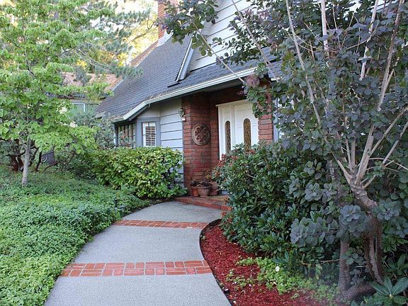 3rd image of 1065 Sandalwood Dr