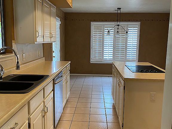 Kitchen with island