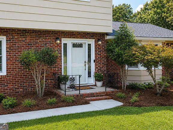 4th image of 224 Windsor Dr