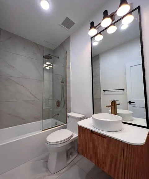 2934 N Avers Ave #2 — Photo 9