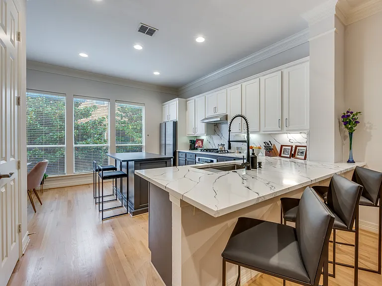 4232 Holland Ave — Photo 14
