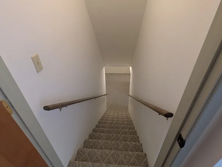 2421 Hastings Ave W — Photo 14