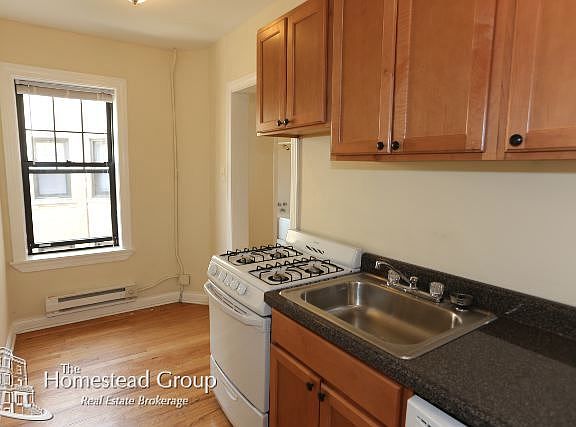 3rd image of 429 1/2 W Belden Ave APT B108