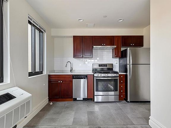 4th image of 13546 Grand Central Pkwy #1A