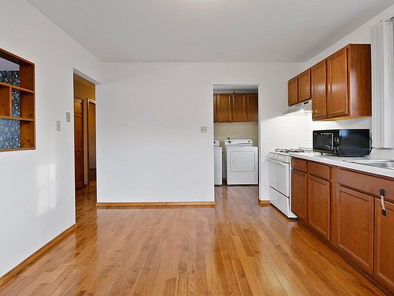 3rd image of 3216 Evelyn St