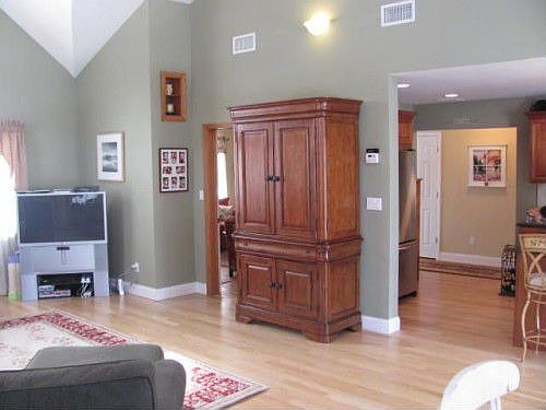 4th image of 49 Jetmore Pl