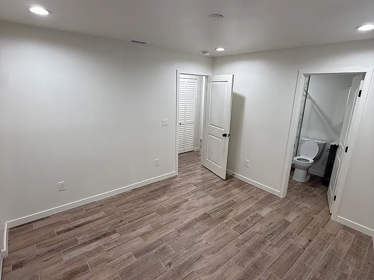 6458 N Creighton Cir — Photo 12