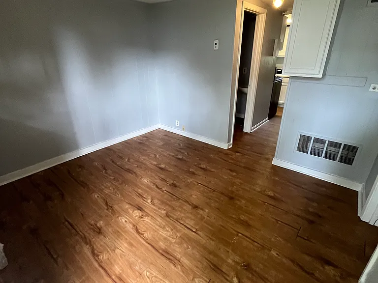 107 N 4th St #4 — Photo 5