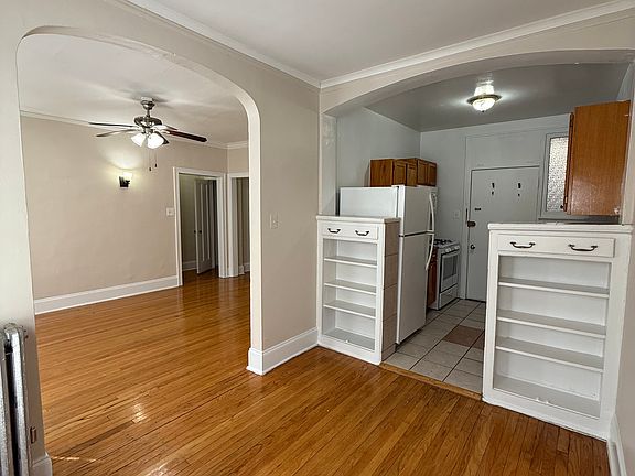 3rd image of 4931 N Whipple St #1M