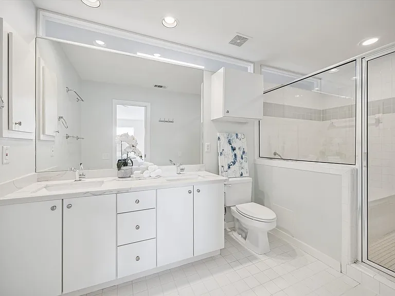 2508 Calumet St #E — Photo 13