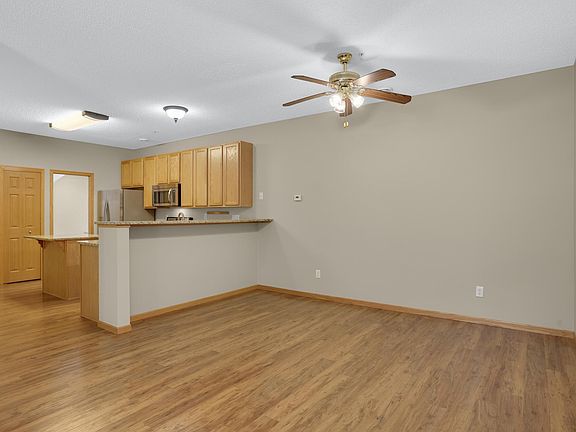 5th image of 4703 Blaine Ave