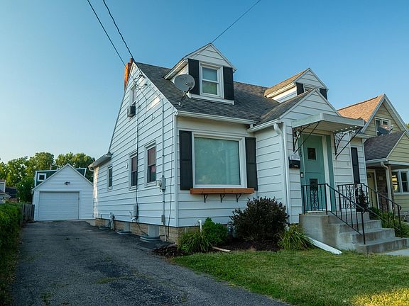 2nd image of 1223 2nd St NE