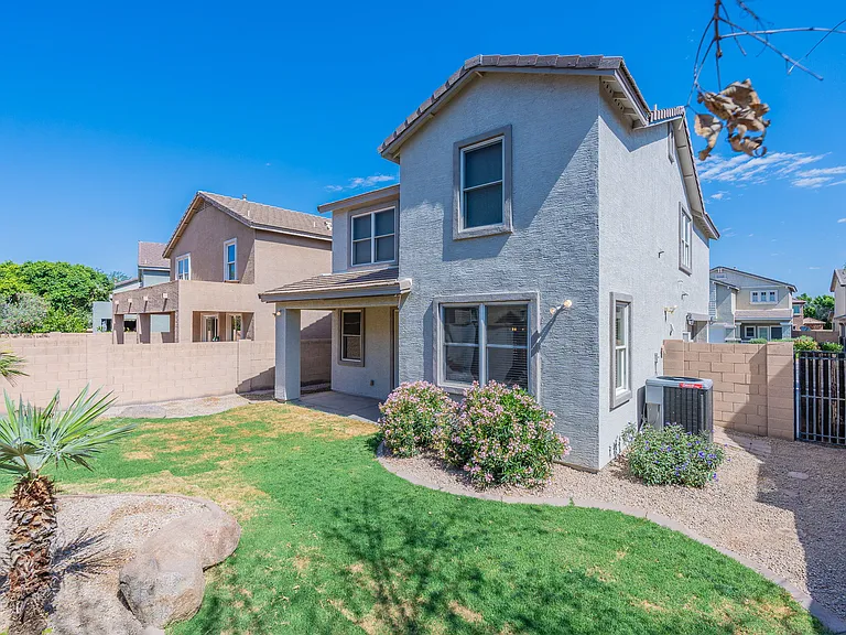 2225 E Sunland Ave — Photo 37