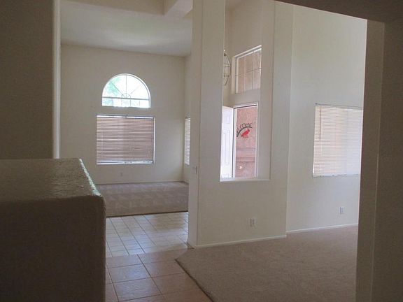 4th image of 1728 Villines Ave