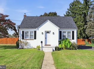 319 Pine St, Williamstown, NJ 08094