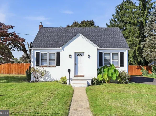 319 Pine St, Williamstown, NJ 08094